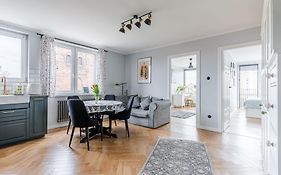 Leon & Lucy Apartment